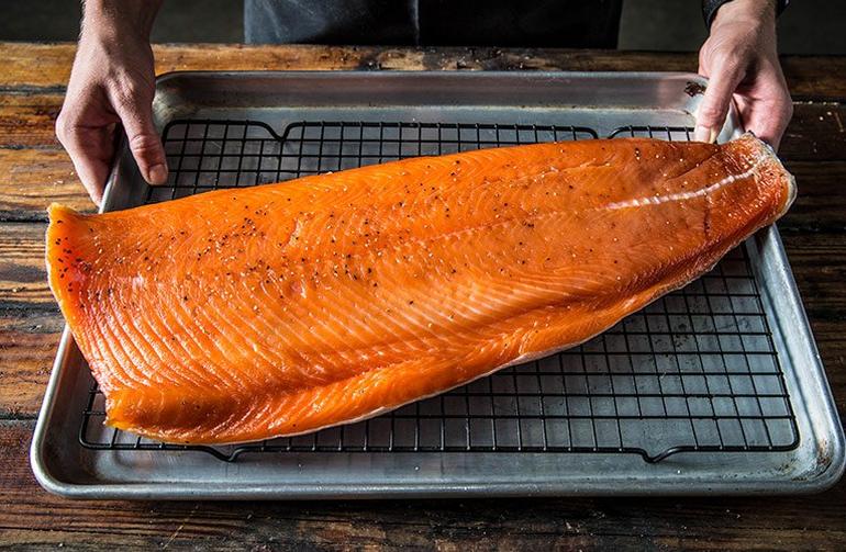 HOW TO PREPARE SMOKED SALMON (STEP-BY-STEP)